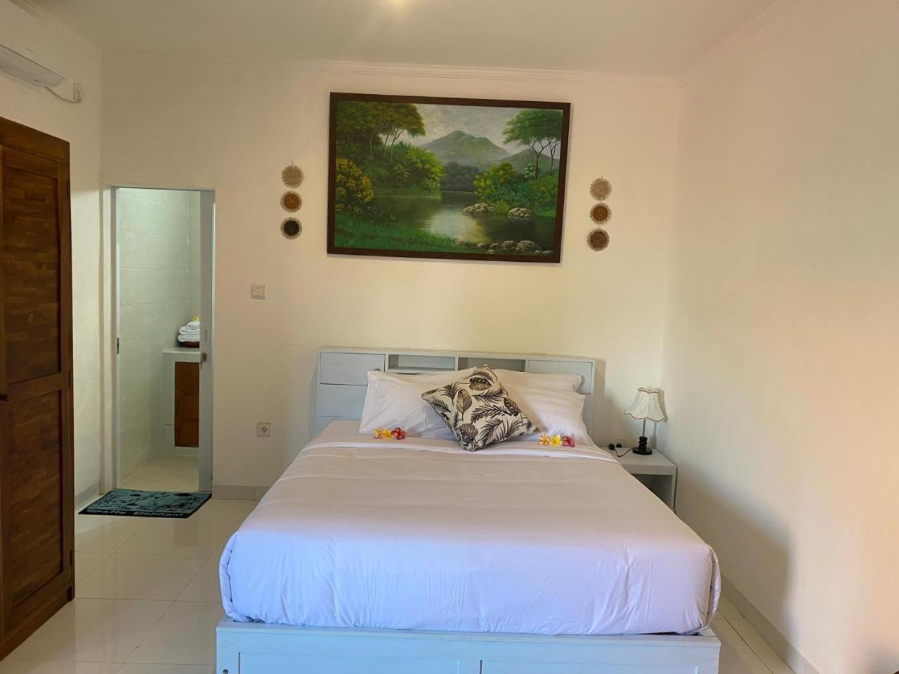 Manis Guest House Seminyak  Ngoại thất bức ảnh